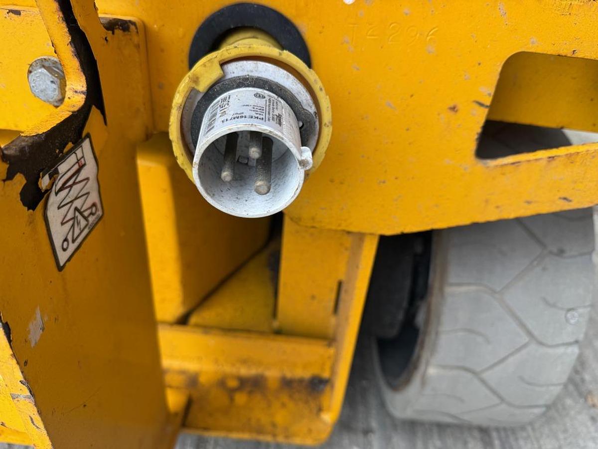 Used JCB S2646E 10m Electric Scissor Lift