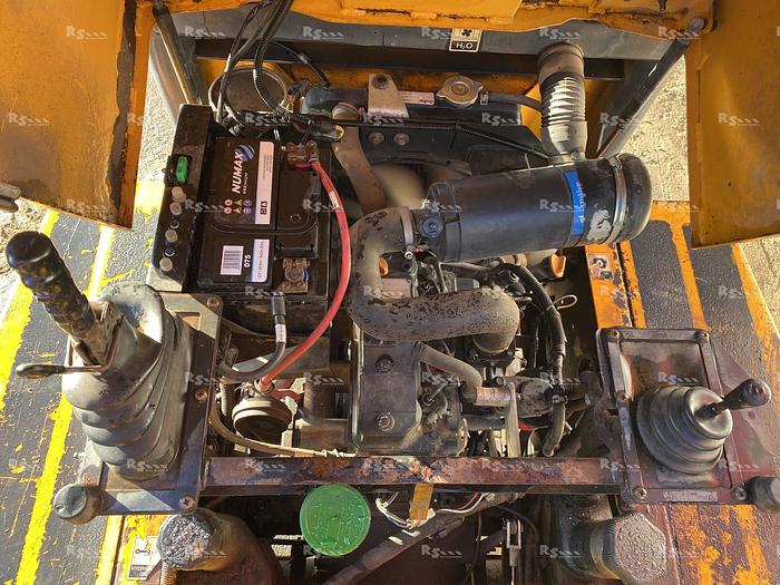 Used THWAITES 3 TONNE SWIVEL