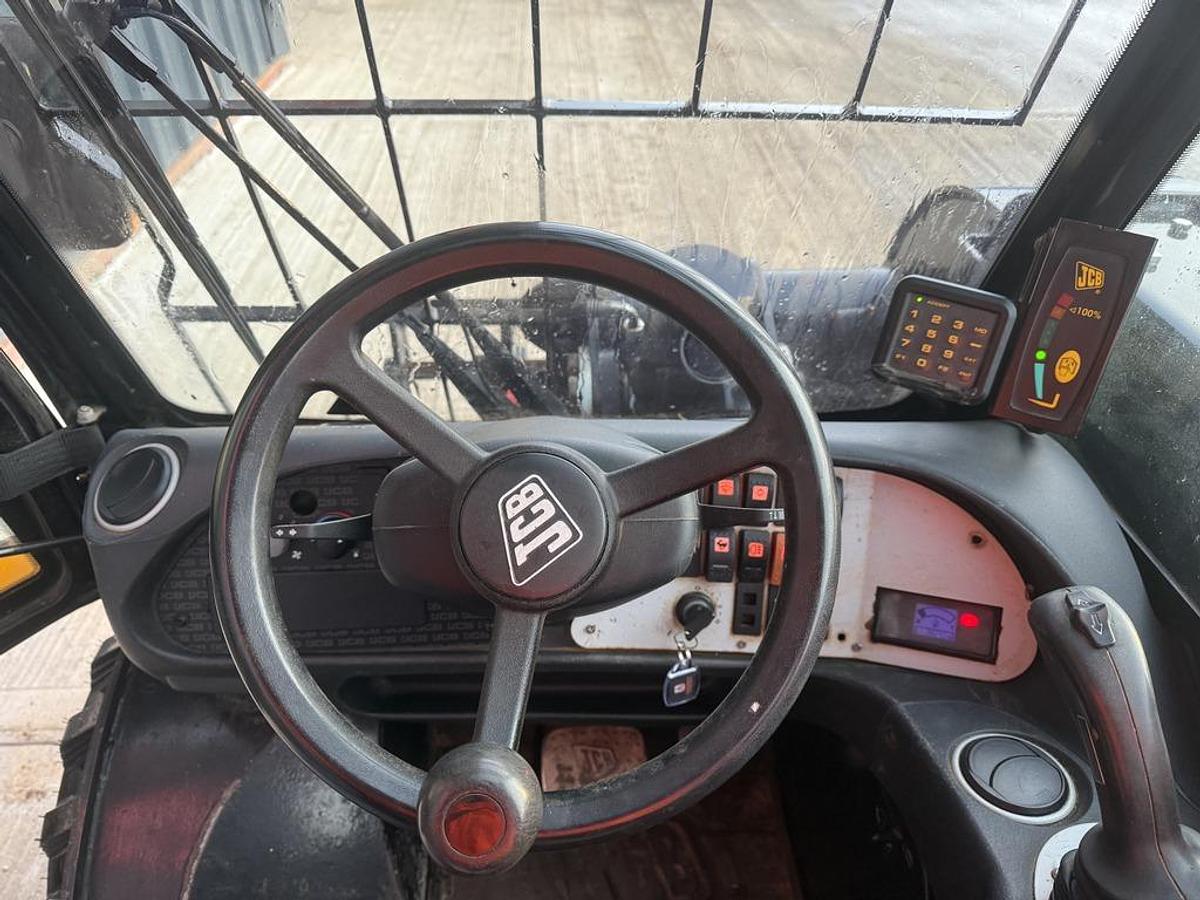 Used JCB 520-40 2t 4m Telehandler