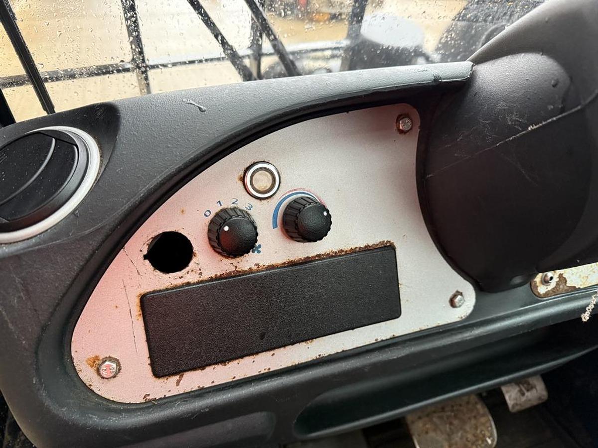 Used JCB 520-40 2t 4m Telehandler