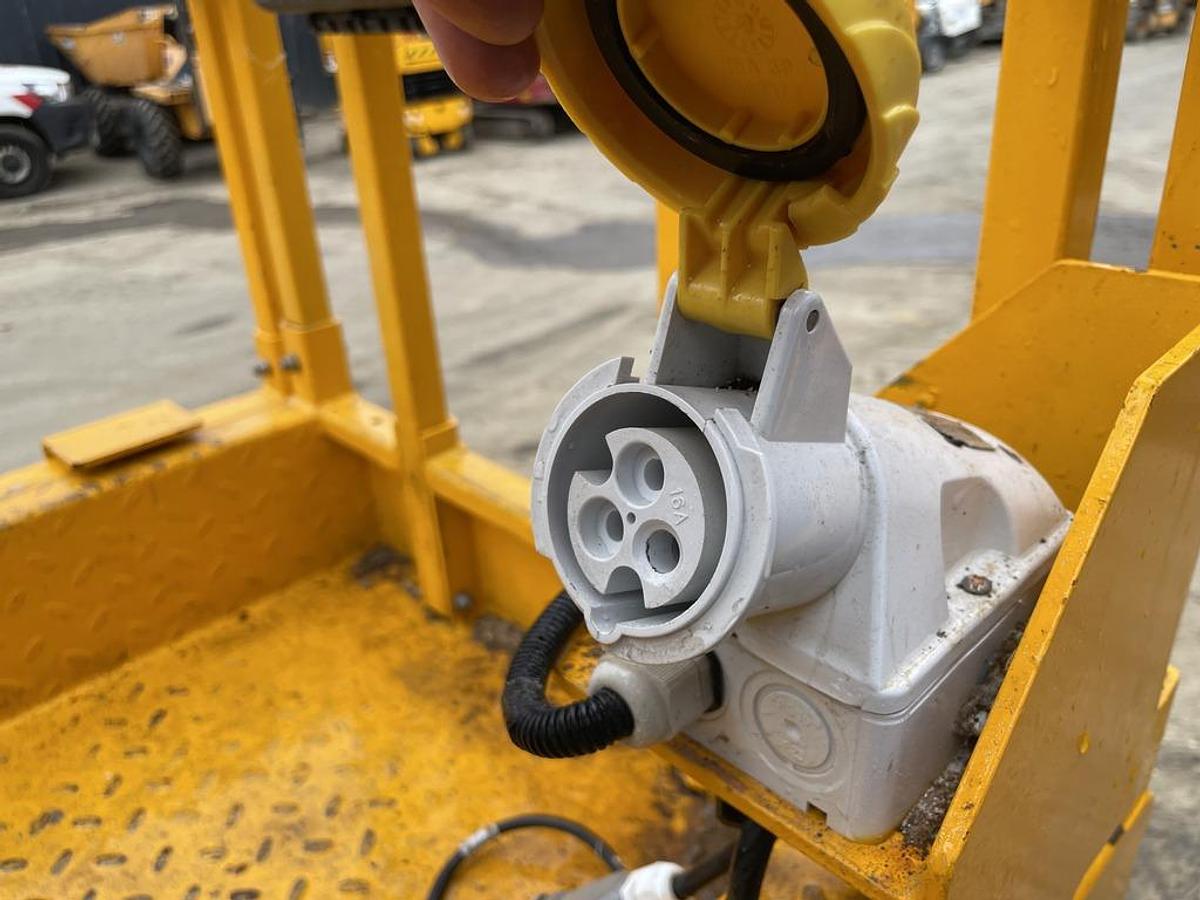 Used JCB S1930E 8m Electric Scissor Lift