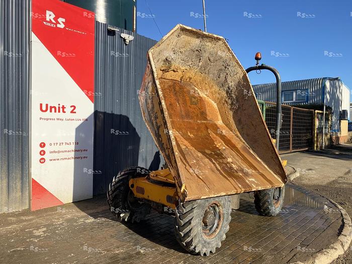 Used THWAITES 3 TONNE SWIVEL