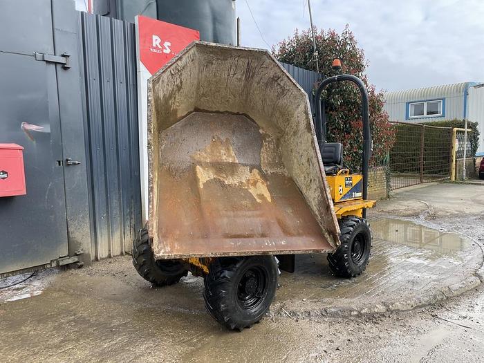 Used THWAITES 3 TONNE SWIVEL