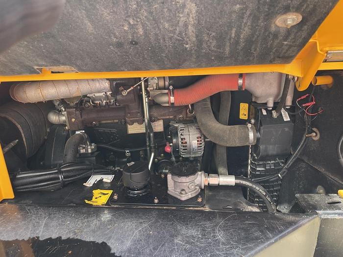Used JCB 6TST
