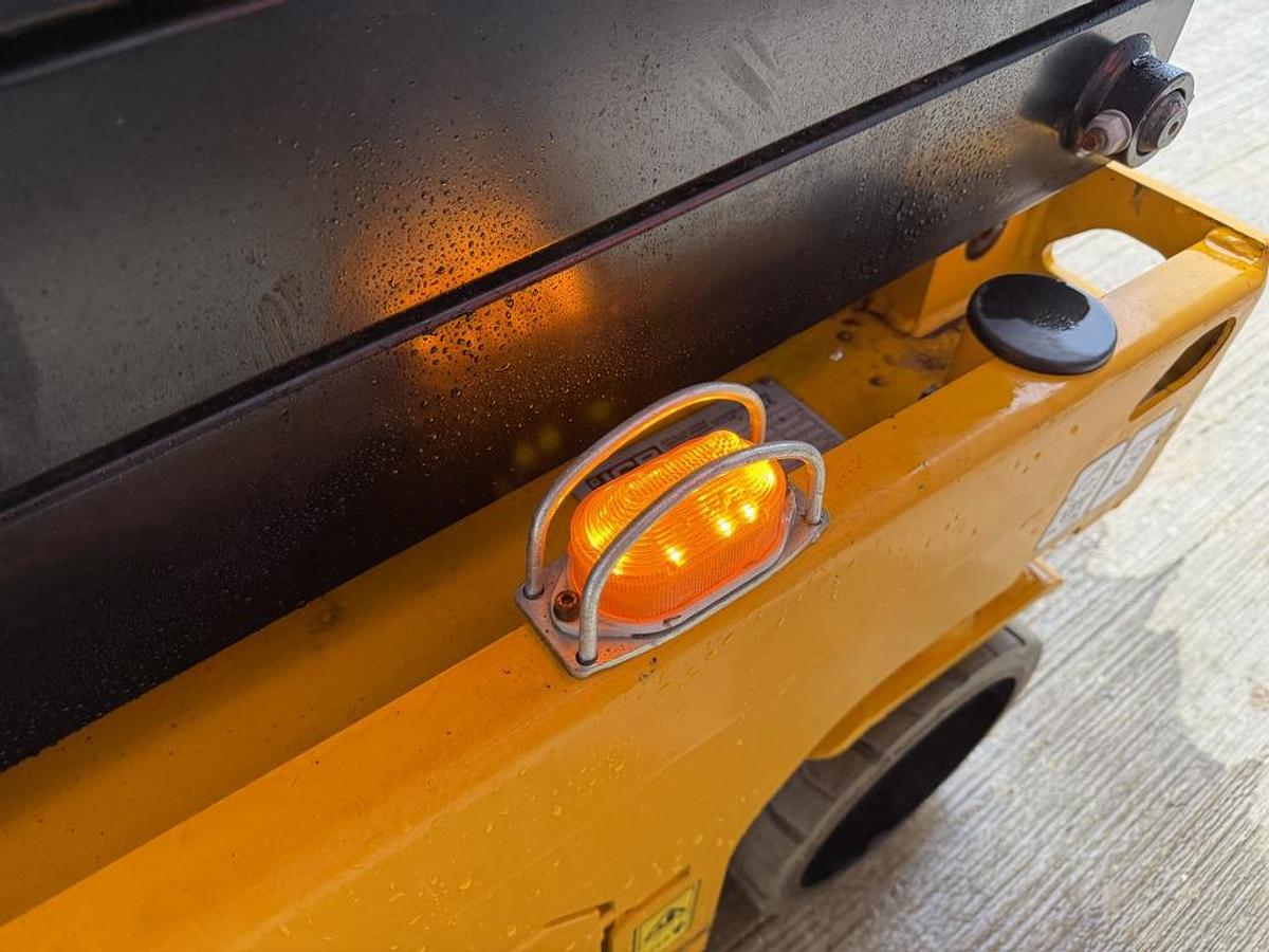 Used JCB S1930E 8m Electric Scissor Lift