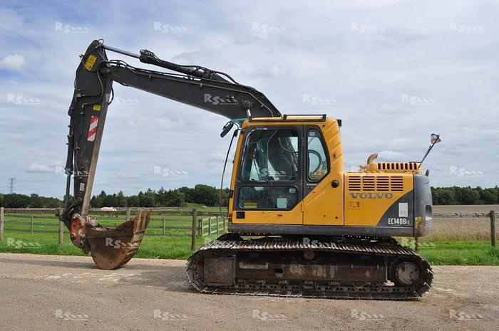 Used VOLVO EC140B LC