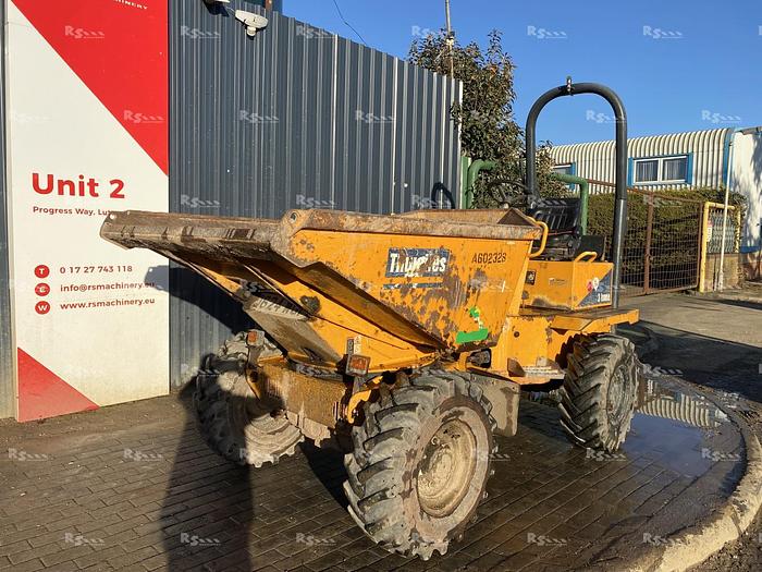 Used THWAITES 3 TONNE SWIVEL