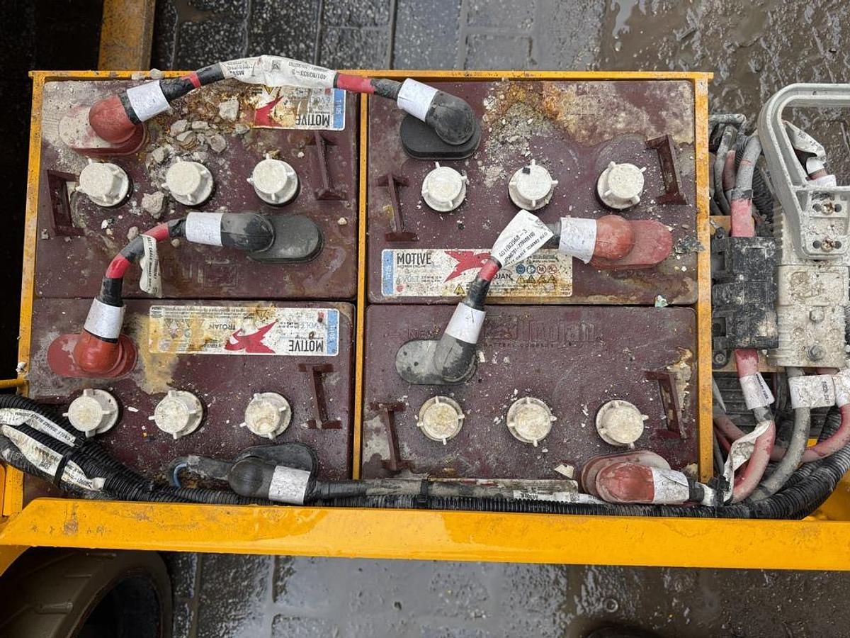 Used JCB S1930E 8m Electric Scissor Lift