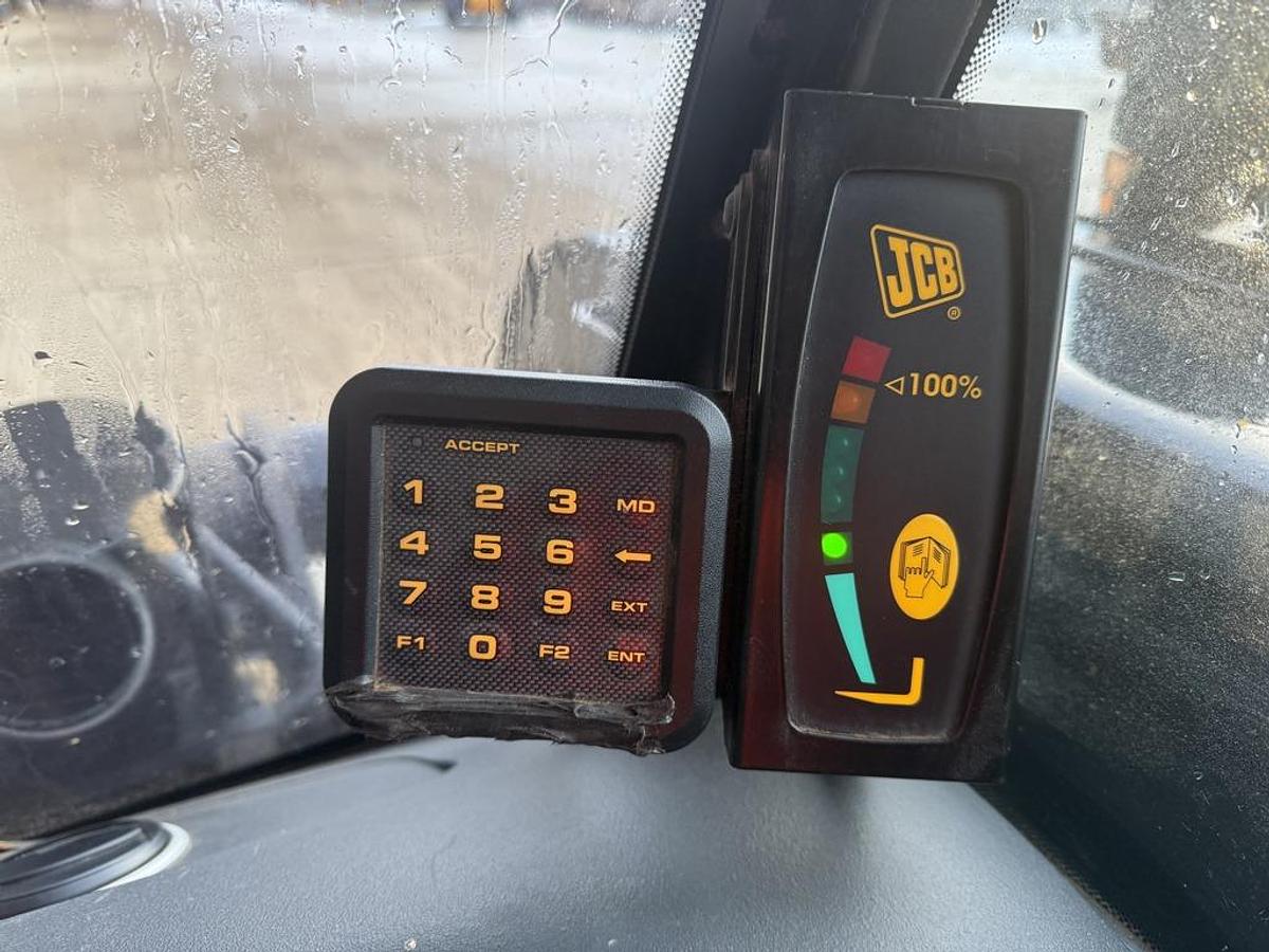 Used JCB 520-40 2t 4m Telehandler