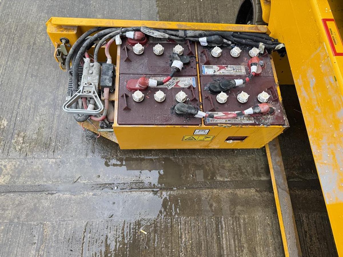 Used JCB S1930E 8m Electric Scissor Lift