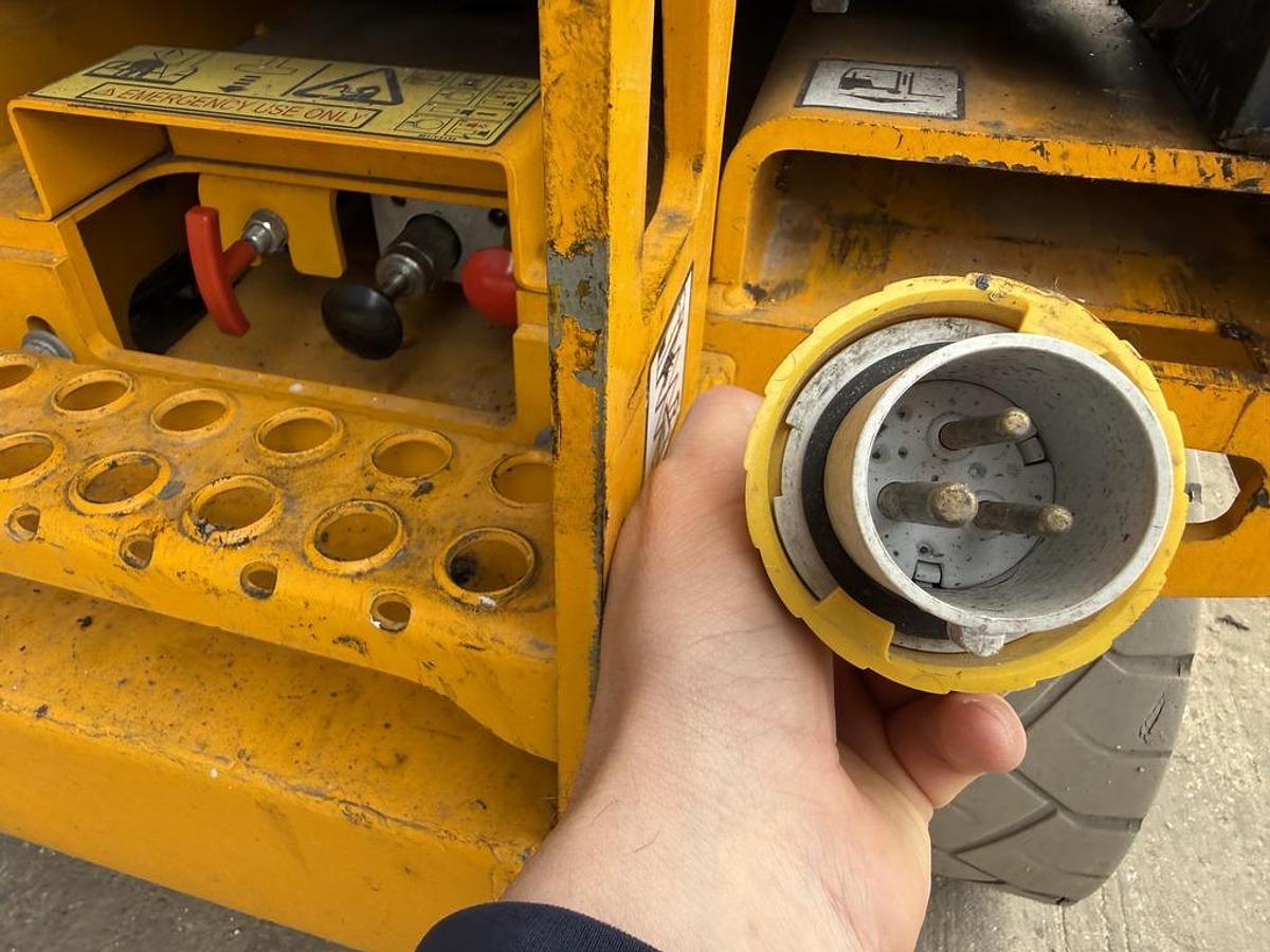 Used JCB S1930E 8m Electric Scissor Lift