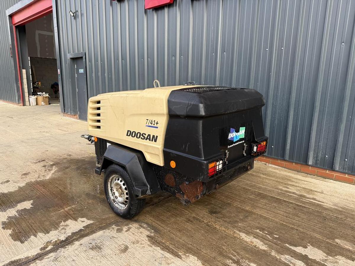 Used Doosan 7/41+ 4 m3/min Compressor