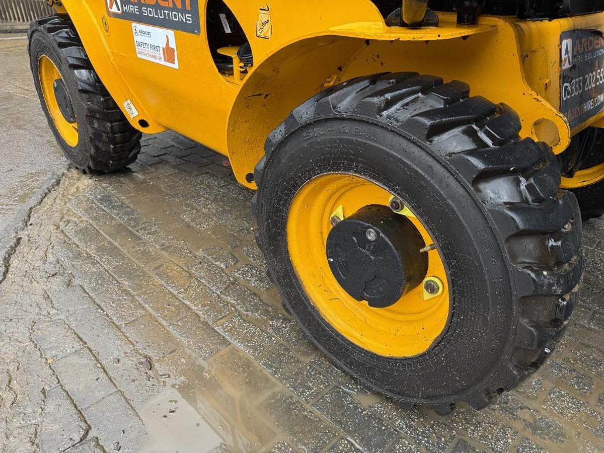 Used JCB 520-40 2t 4m Telehandler