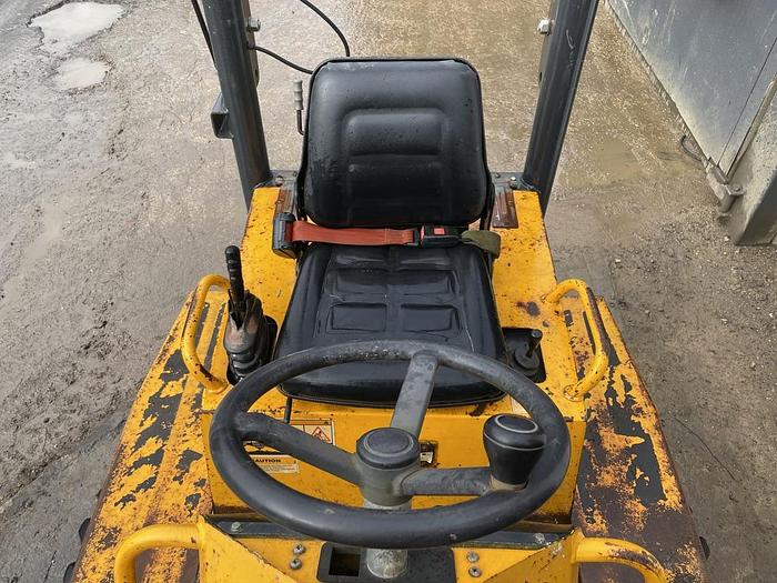 Used THWAITES 3 TONNE SWIVEL
