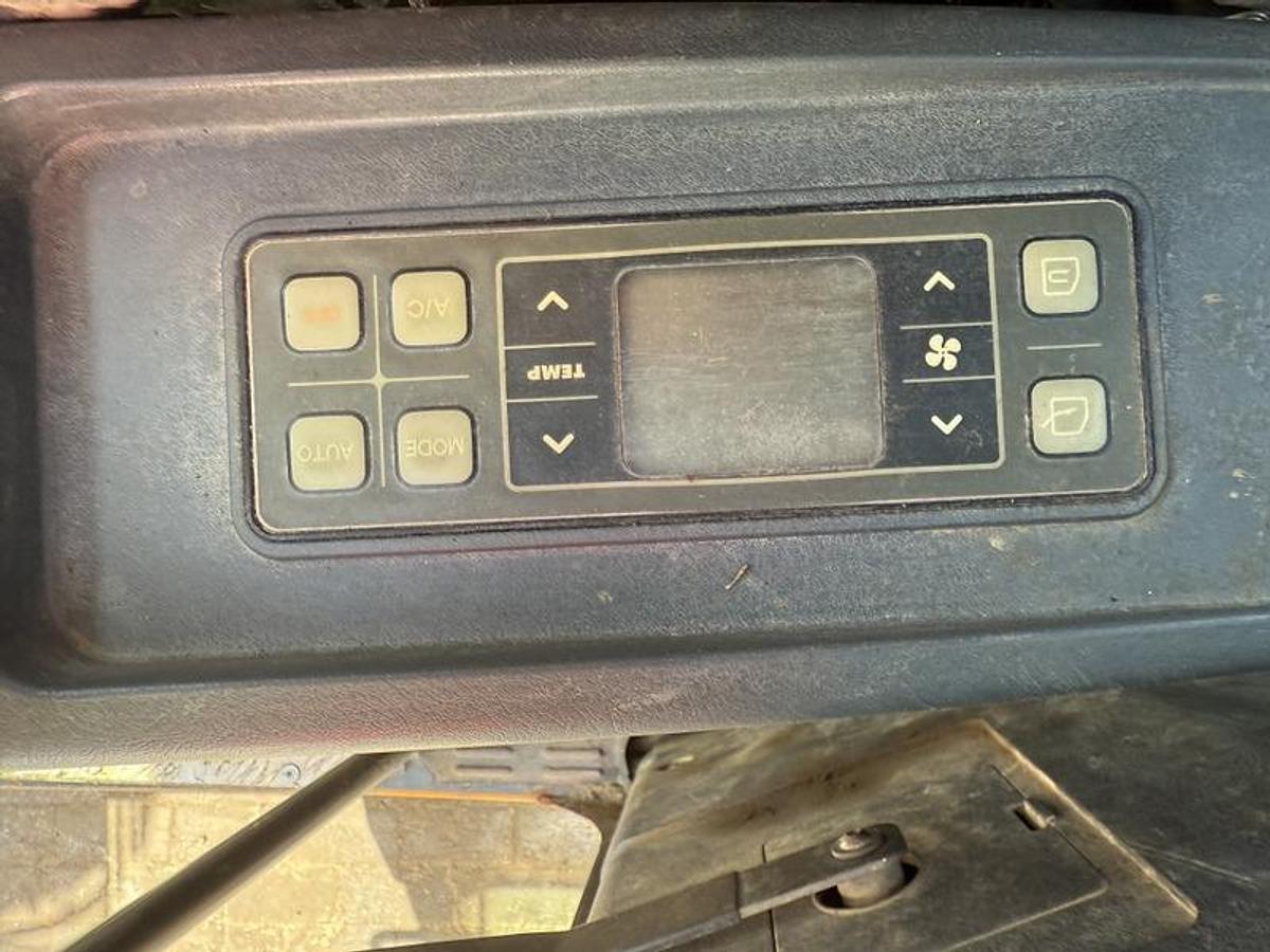 Used HYUNDAI ROBEX 60CR-9