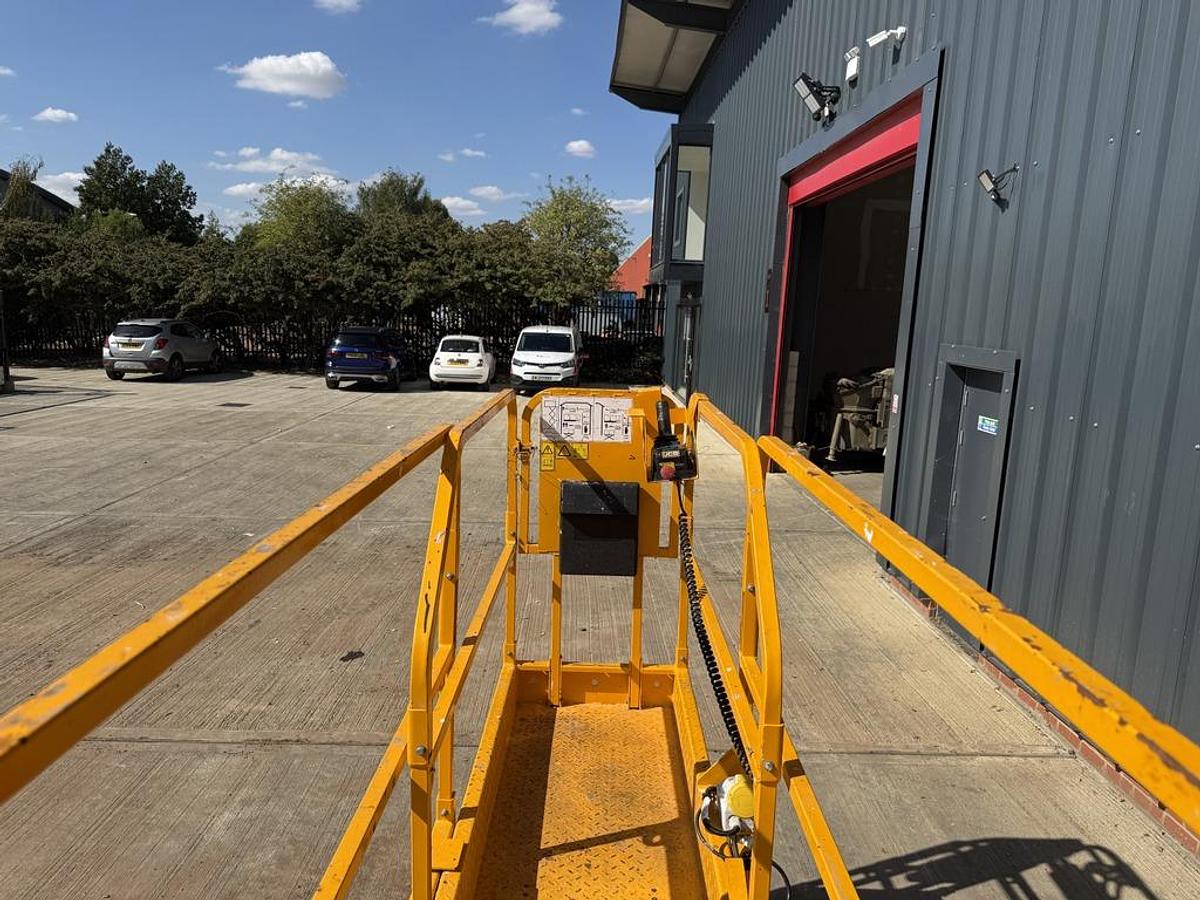 Used JCB S1930E 8m Electric Scissor Lift