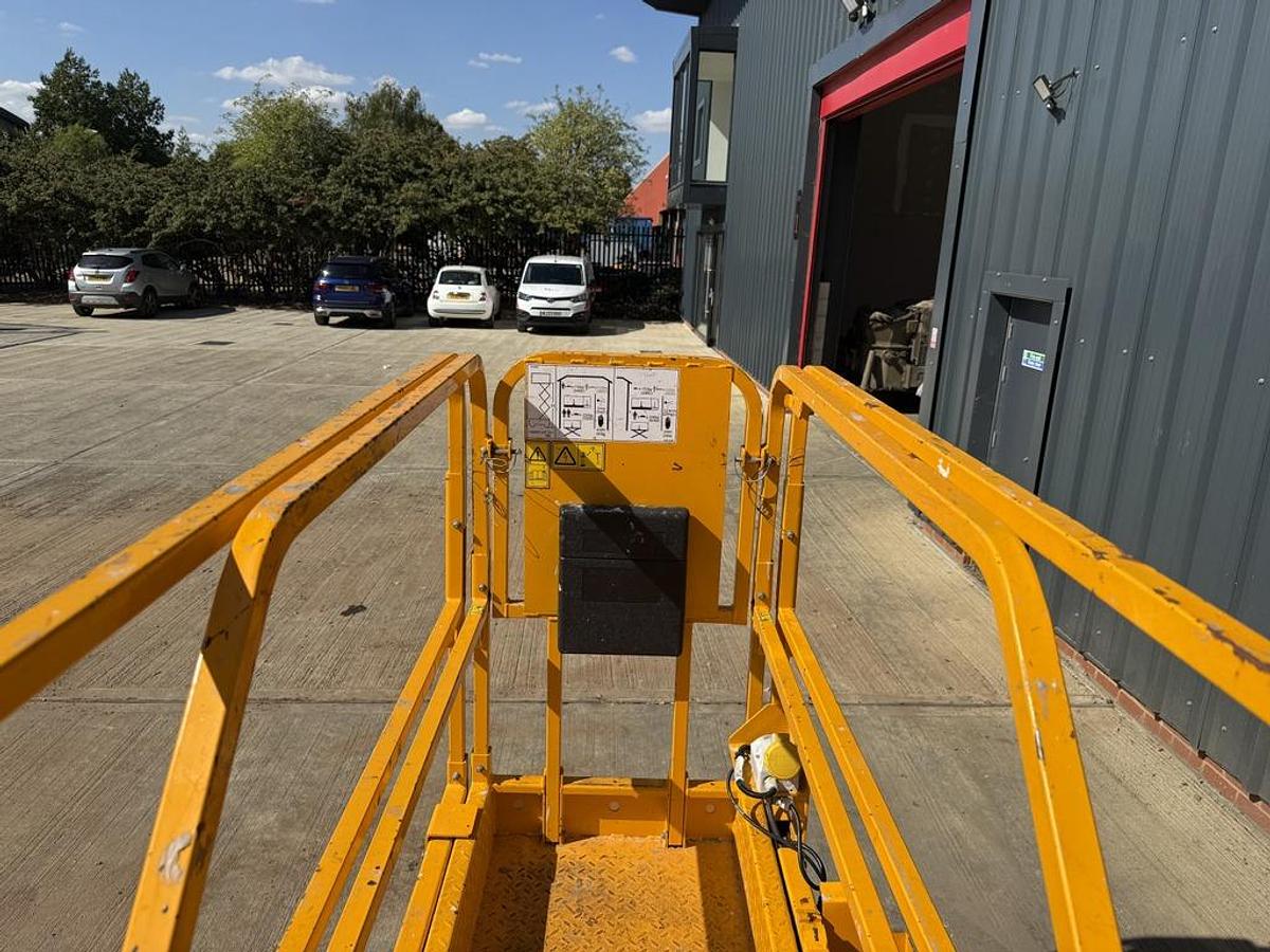 Used JCB S1930E 8m Electric Scissor Lift