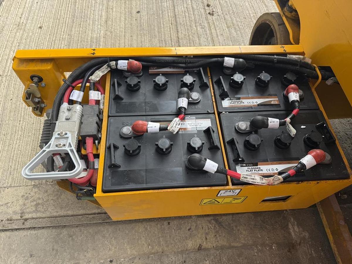 Used JCB S1930E 8m Electric Scissor Lift