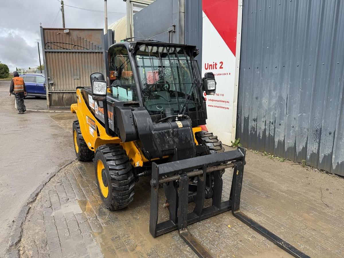 Used JCB 520-40 2t 4m Telehandler