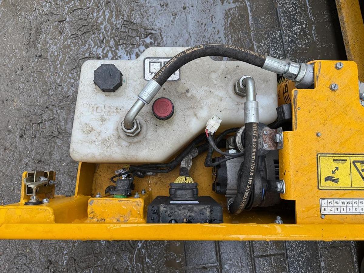 Used JCB S1930E 8m Electric Scissor Lift