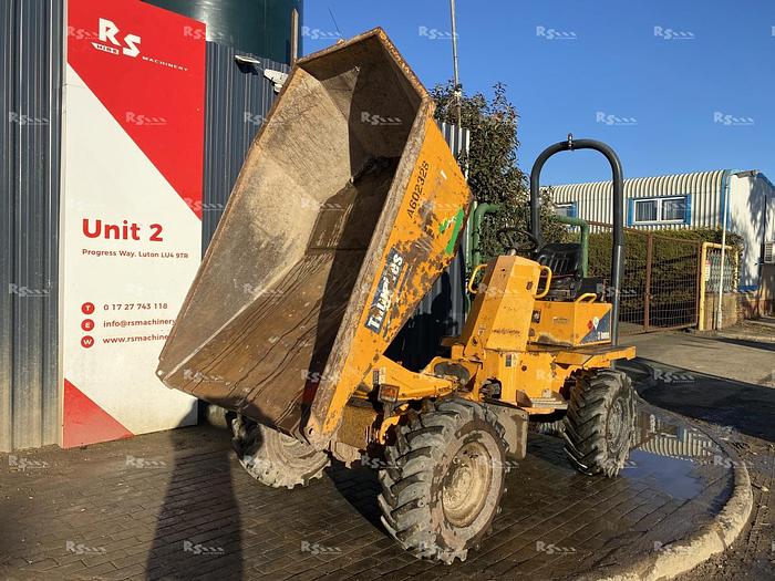 Used THWAITES 3 TONNE SWIVEL