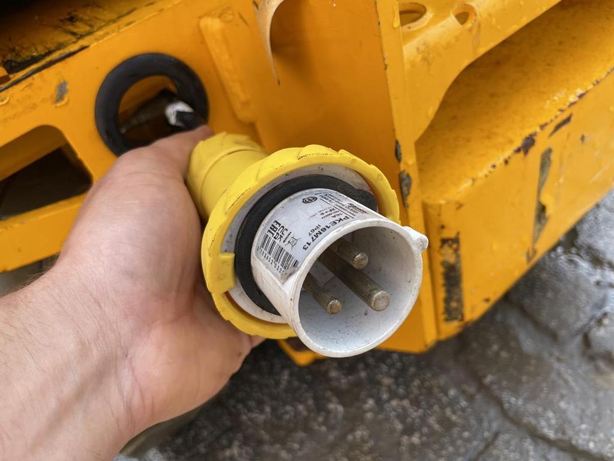 Used JCB S1930E 8m Electric Scissor Lift