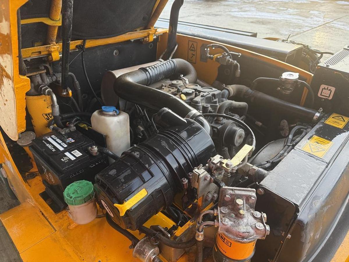 Used JCB 520-40 2t 4m Telehandler