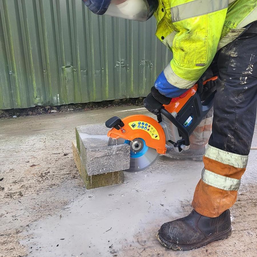 Used BATTERY POWERED DISC CUTTER 