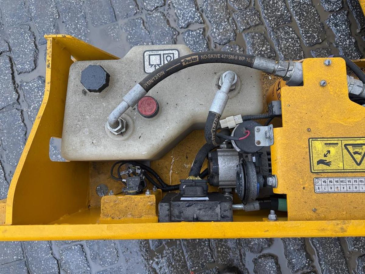 Used JCB S2632E 10m Electric Scissor Lift