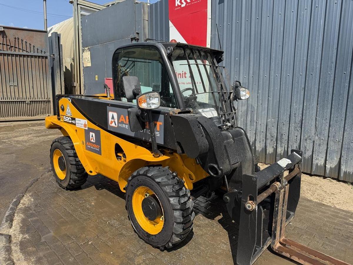 Used JCB 520-40 2t 4m Telehandler