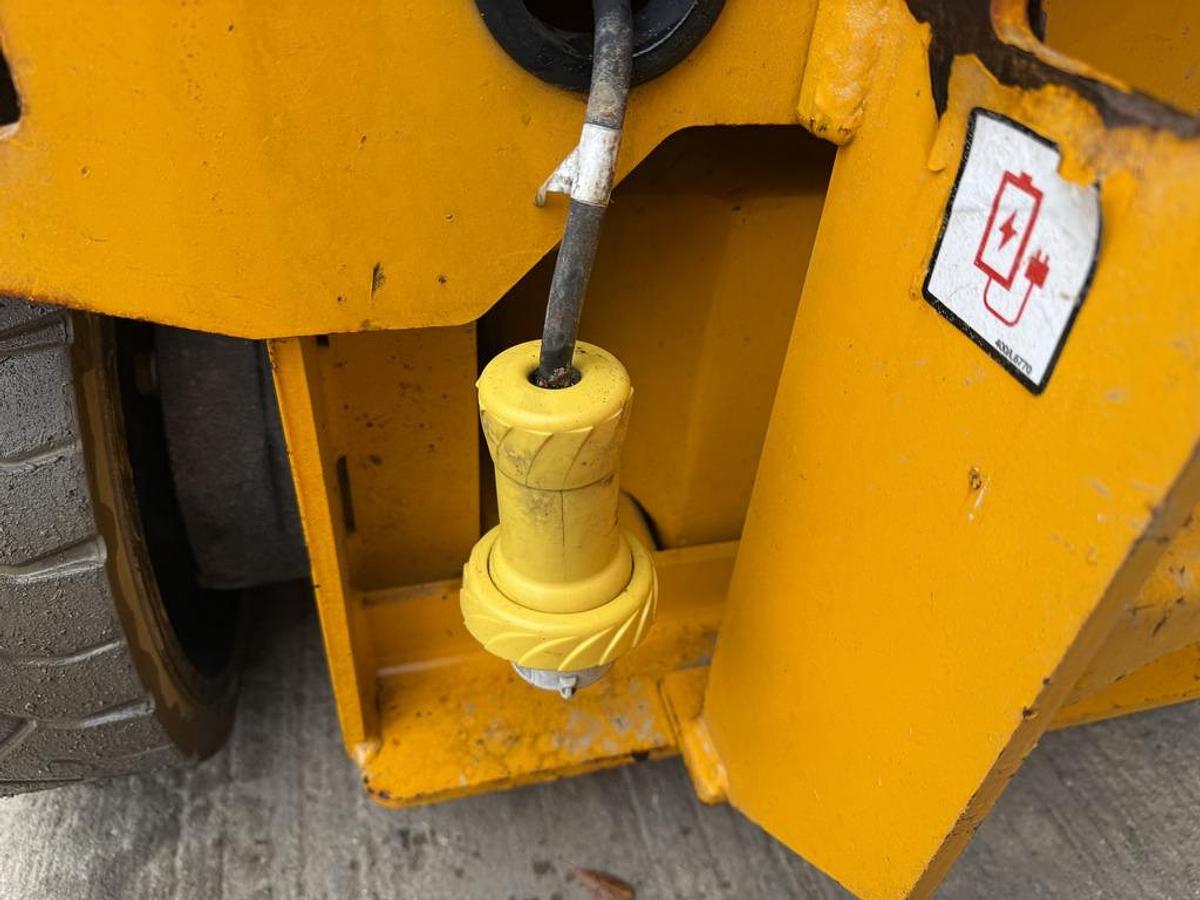 Used JCB S2646E 10m Electric Scissor Lift