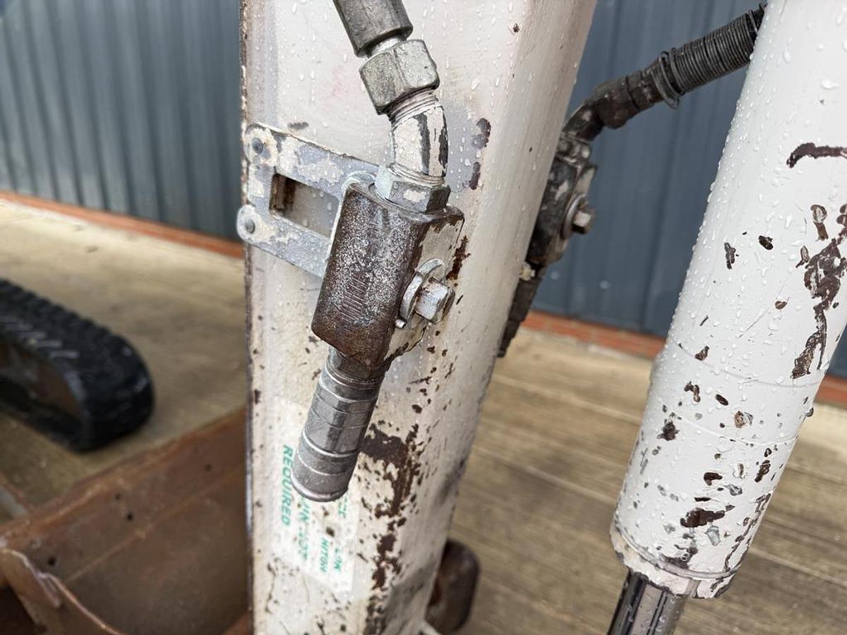 Used Takeuchi TB225 2.4t Mini Excavator