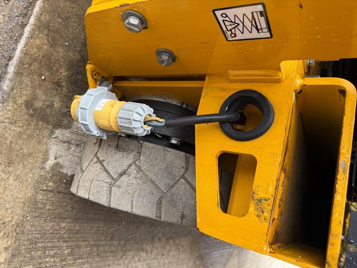 Used JCB S1930E 8m Electric Scissor Lift