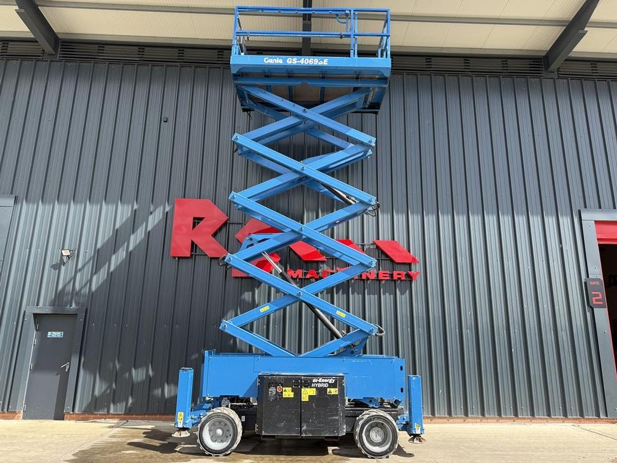 Used Genie GS4069 BE 14m Scissor Lift