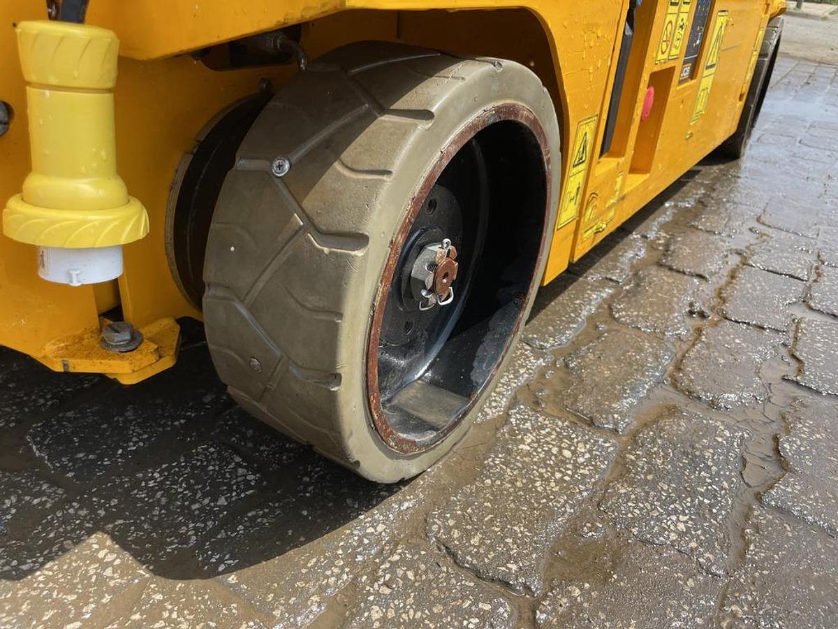 Used JCB S1930E 8m Electric Scissor Lift