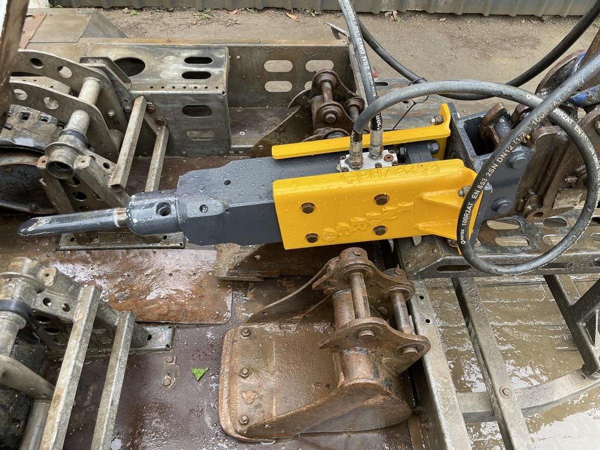 Used Takeuchi TB216 Mini Excavator + Breaker + Trailer