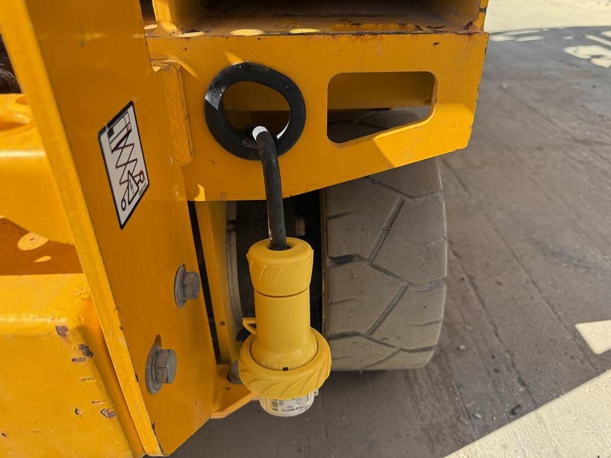 Used JCB S1930E 8m Electric Scissor Lift