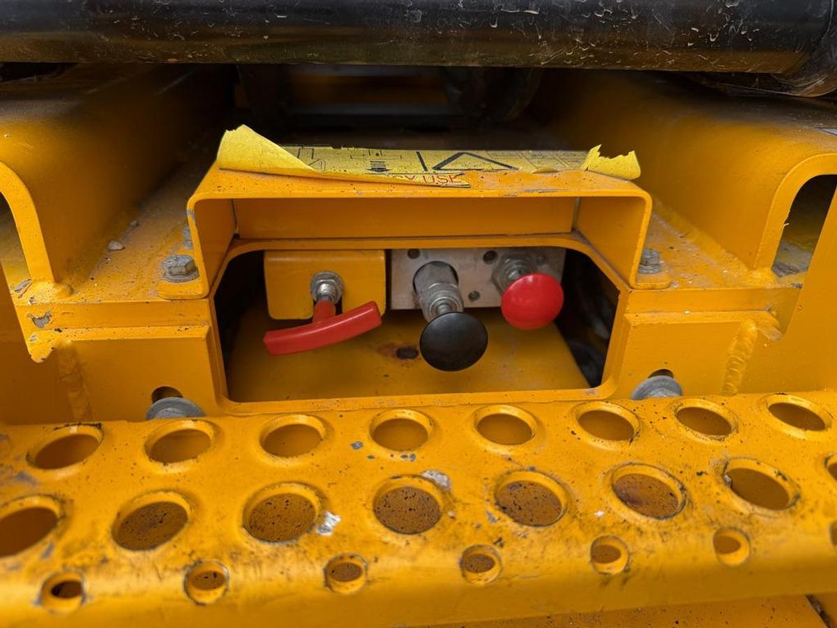 Used JCB S1930E 8m Electric Scissor Lift