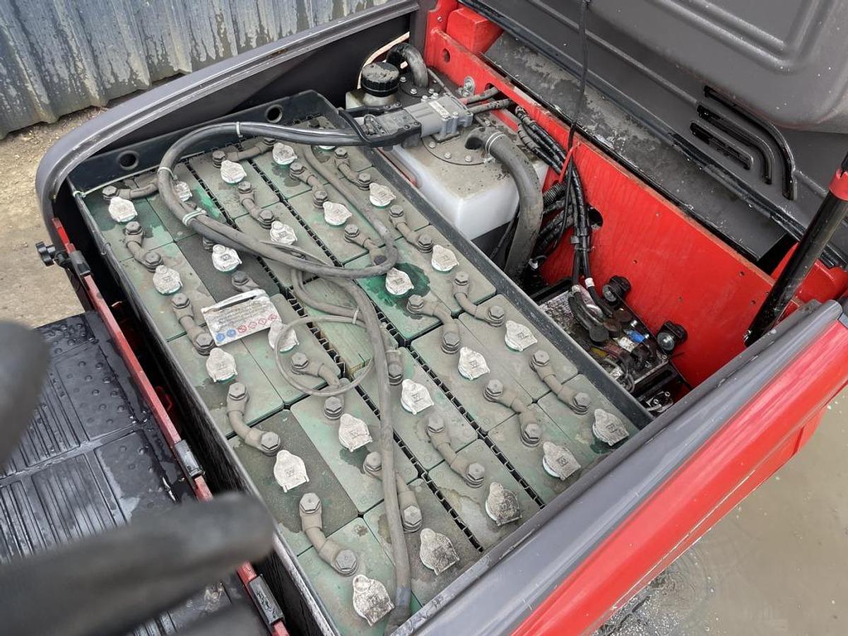 Used Manitou ME425C 2.5t Electric Forklift