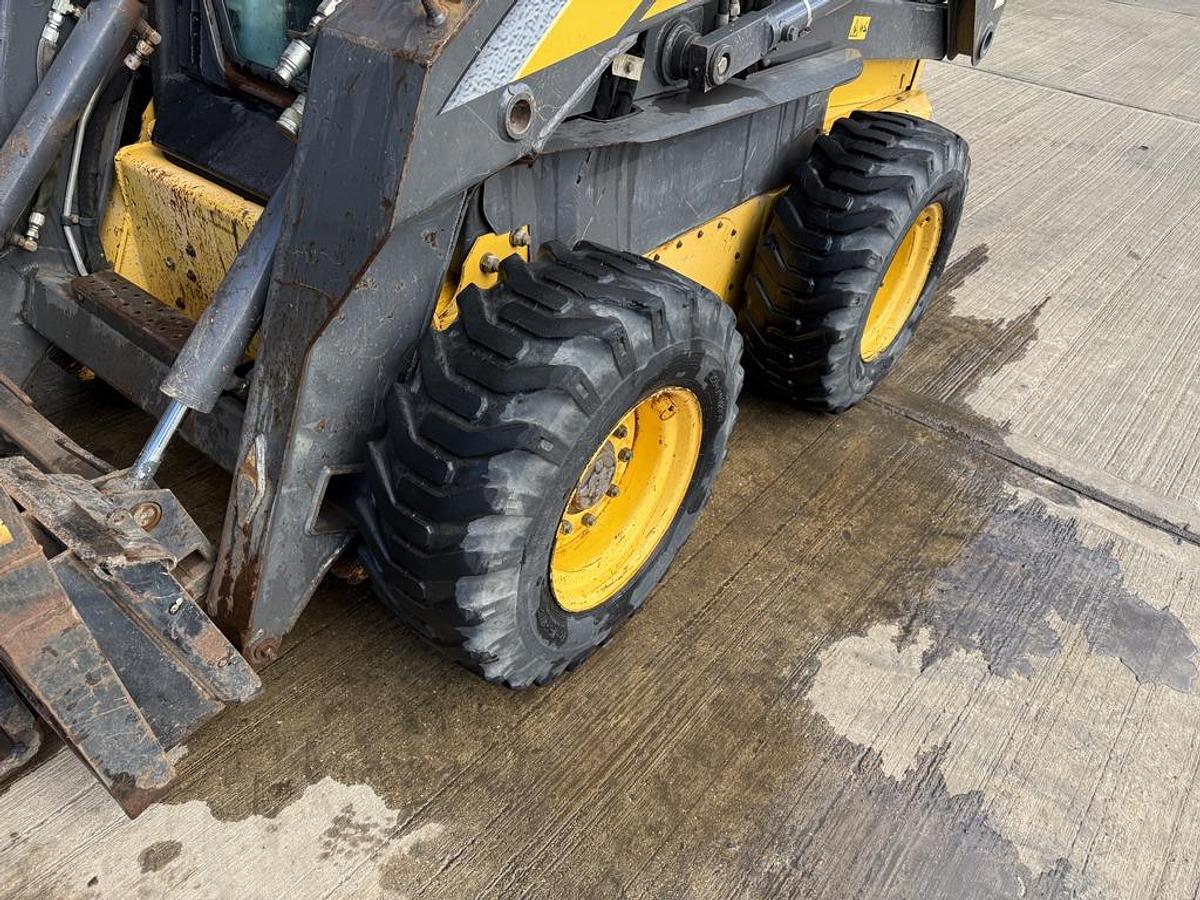 Used New Holland LS185B Skid Steer Loader