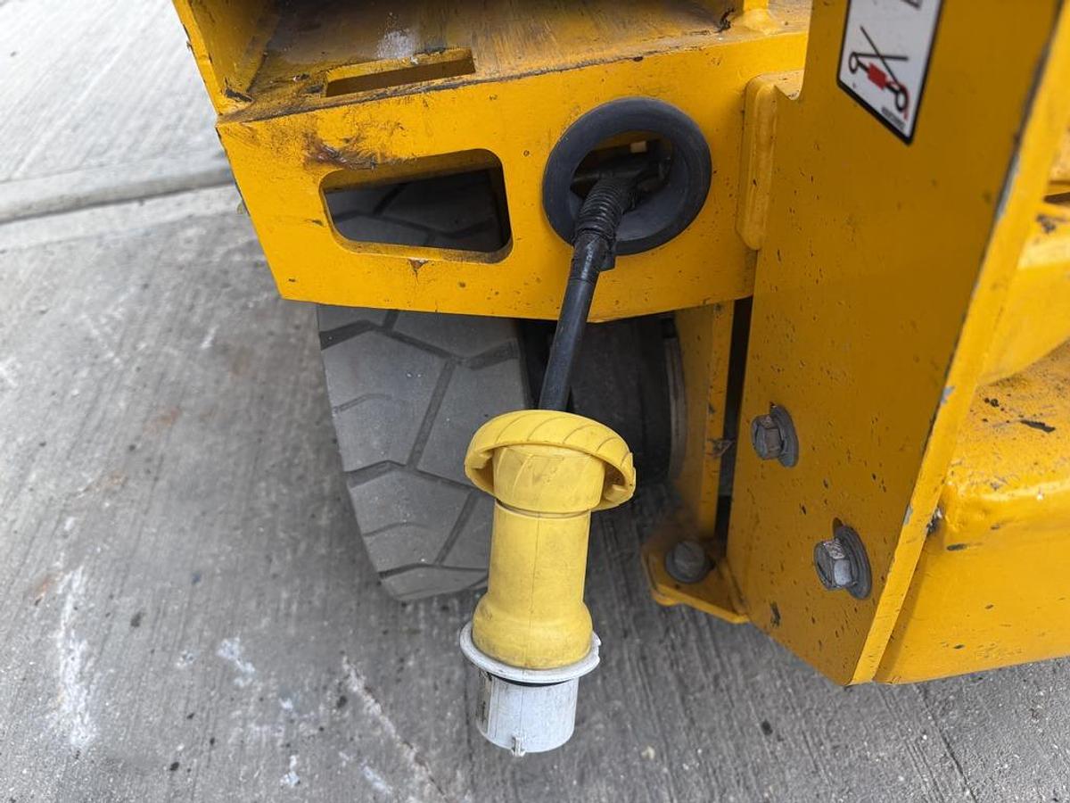 Used JCB S1930E 8m Electric Scissor Lift