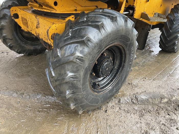 Used THWAITES 3 TONNE SWIVEL