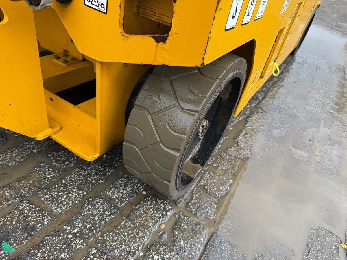 Used JCB S3246E 12m Electric Scissor Lift