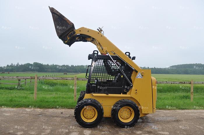 Used CATERPILLAR 216 B3