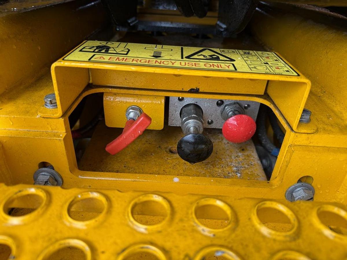 Used JCB S1930E 8m Electric Scissor Lift