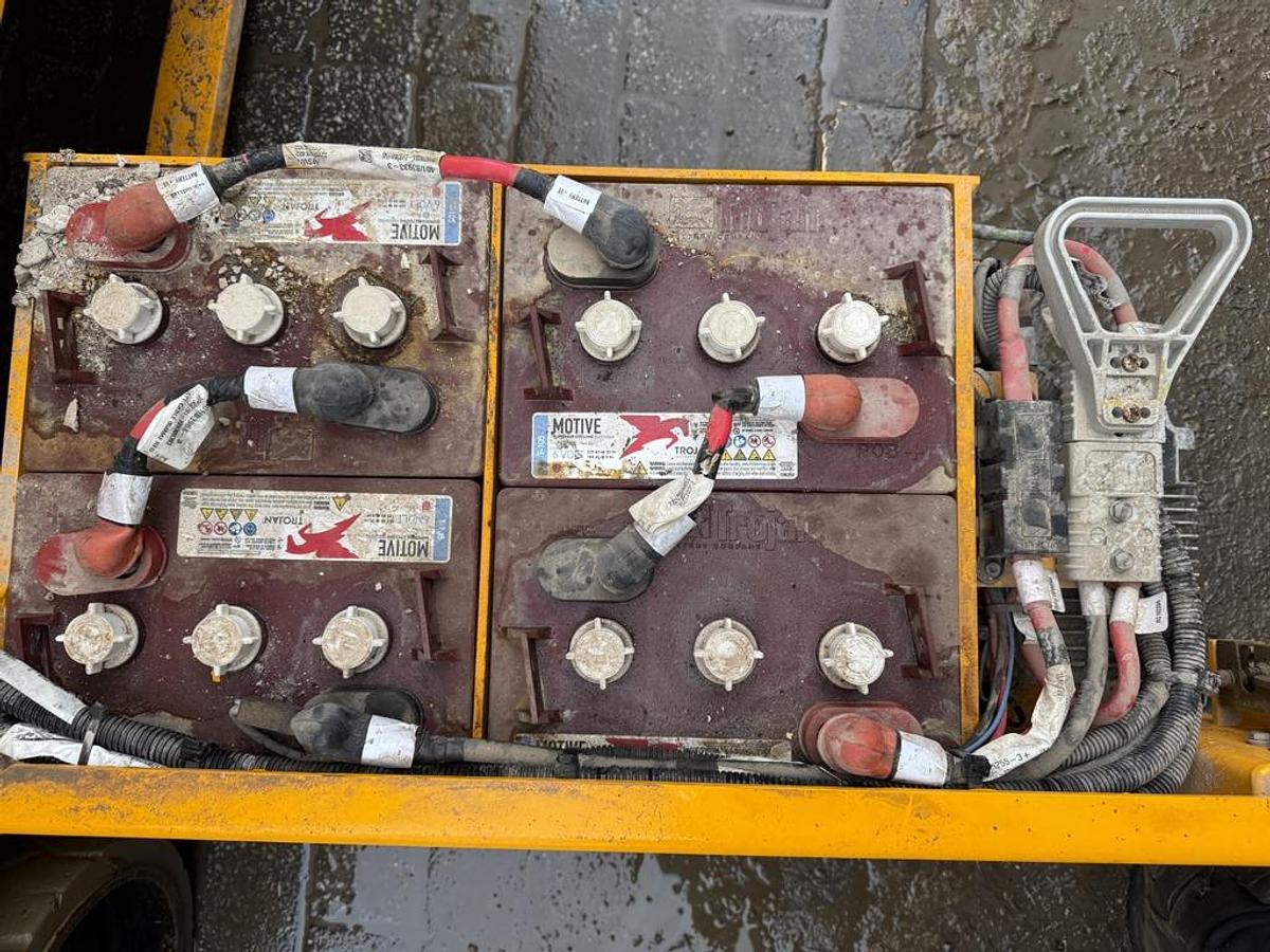 Used JCB S1930E 8m Electric Scissor Lift