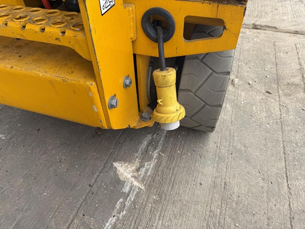 Used JCB S1930E 8m Electric Scissor Lift