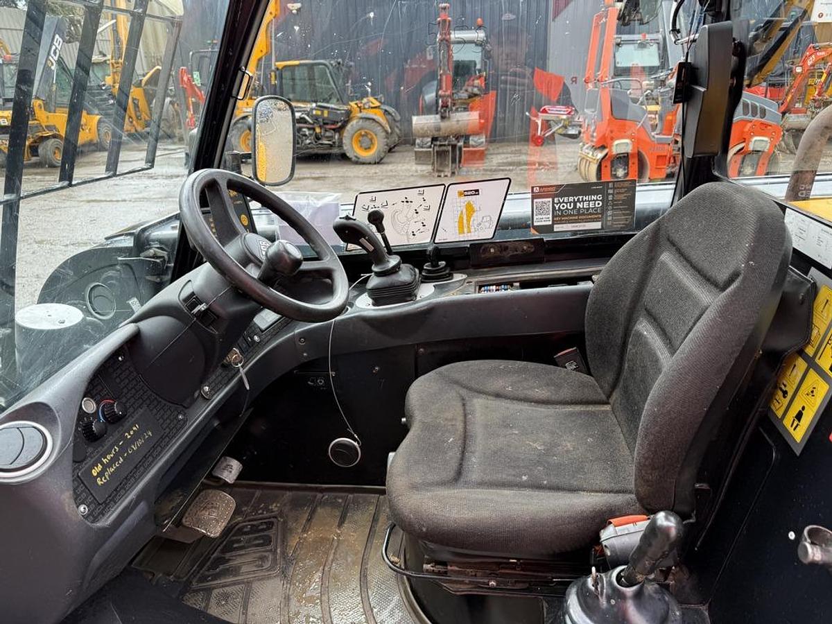 Used JCB 520-40 2t 4m Telehandler