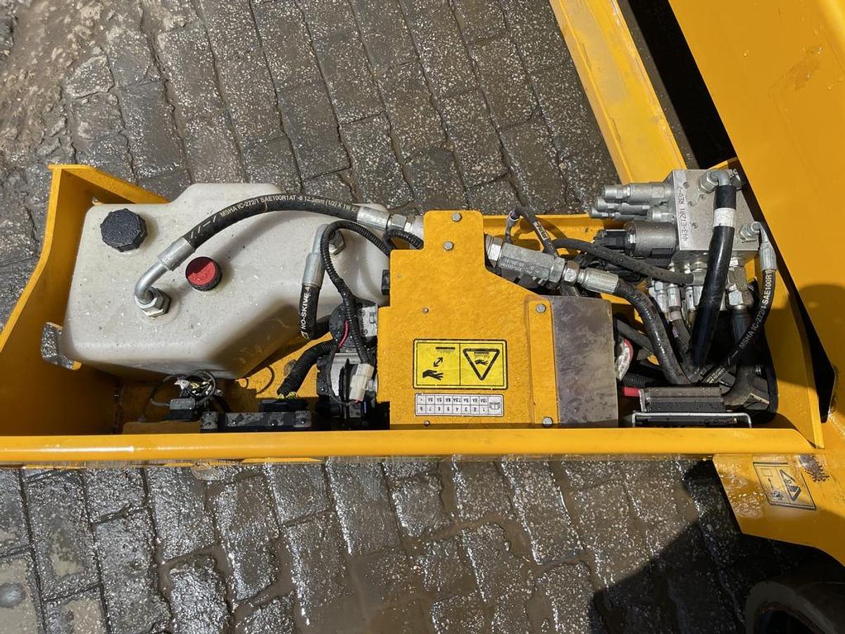 Used JCB S2632E 10m Electric Scissor Lift