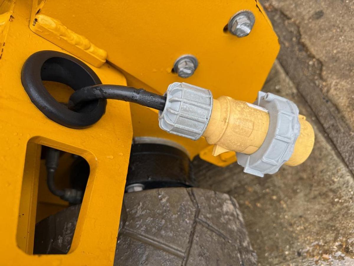 Used JCB S1930E 8m Electric Scissor Lift